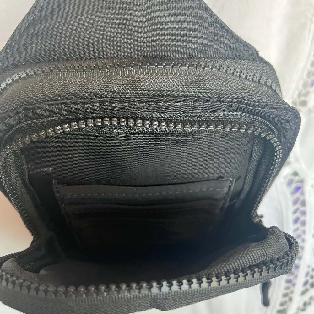 Live In Style Crossbody Bag - Picture 3 of 10
